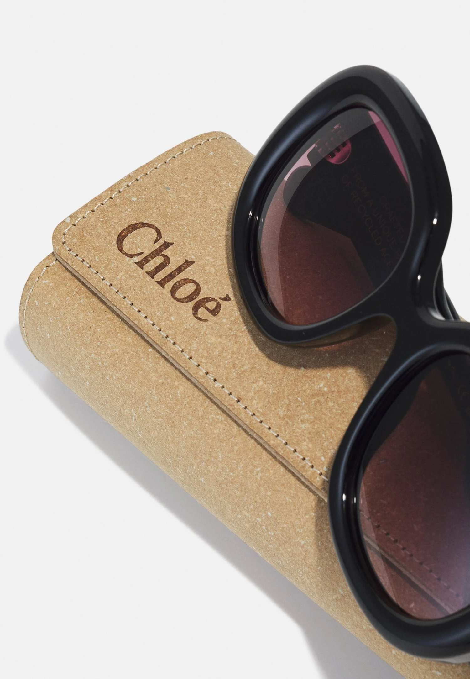 Chloé Gayia Oversized Square 100% Recycled Acetate Sunglasses - Lunettes De Soleil - Black/Red 5 Chloé Gayia Oversized Square 100% Recycled Acetate Sunglasses - Lunettes De Soleil - Black/Red – Image 3