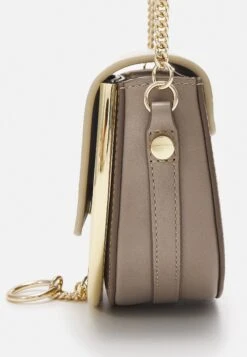 See By Chloé Mara - Sac Bandoulière - Motty Grey -Chloé 28d32c37f46d4fc1bab6fc62d9b7b2be