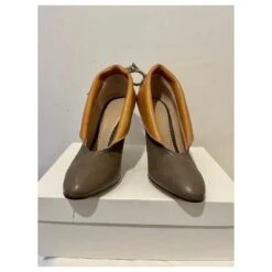 Chloé Chloe - Escarpins En Cuir De Veau Gibbon Avec Laçage à L'arrière Marron Taupe -Chloé 677741 2