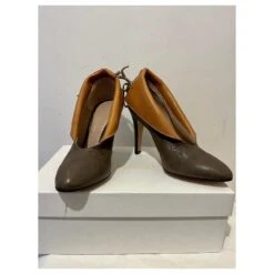 Chloé Chloe - Escarpins En Cuir De Veau Gibbon Avec Laçage à L'arrière Marron Taupe -Chloé 677741 3