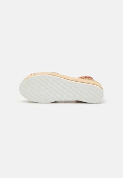 See By Chloé Glyn Flatform - Espadrilles - Tan 14 See By Chloé Glyn Flatform - Espadrilles - Tan -Chloé 795e488e0ff346c4926f32fef1fad469