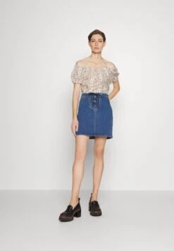 Chloé -Chloé 83fd96f38f874609a4be8ab2737cd8c4