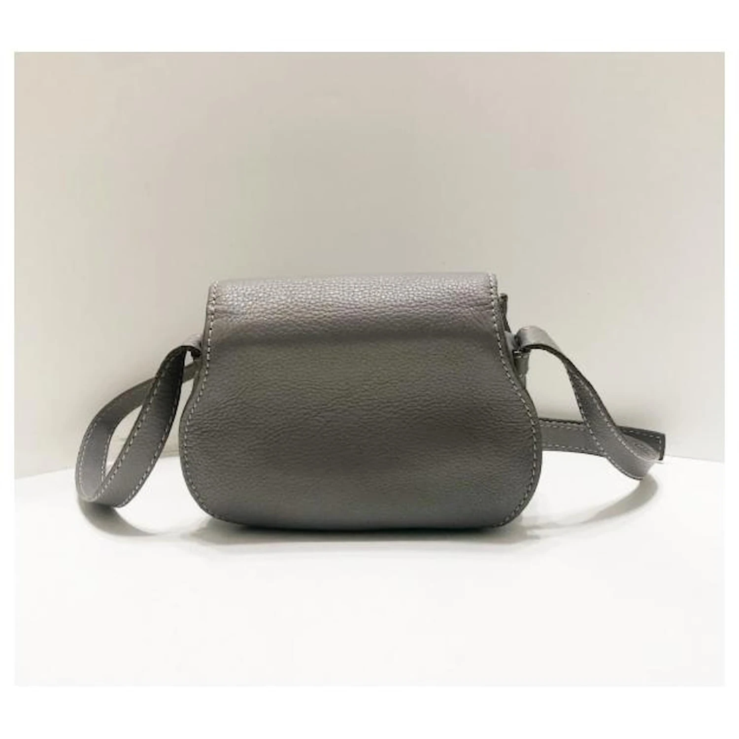 Chloé Mini Sac à Bandoulière Rond Marcie Gris 5 Chloé Mini Sac à Bandoulière Rond Marcie Gris – Image 3