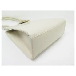 Chloé VINTAGE SAC A MAIN CHLOE EN CUIR ECRU PORTE EPAULE LEATHER HAND BAG Écru 15 Chloé VINTAGE SAC A MAIN CHLOE EN CUIR ECRU PORTE EPAULE LEATHER HAND BAG Écru -Chloé 881664 4