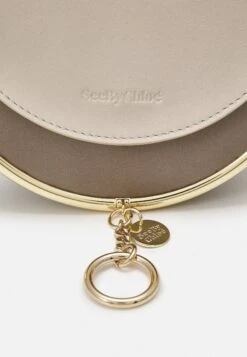 See By Chloé Mara - Sac Bandoulière - Motty Grey -Chloé a276fb1be3a54778a5532c93f4e32d7e