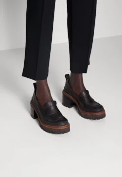 See By Chloé Chino - Black -Chloé c4f2033811c64f9ca404ec8d4cebef9b