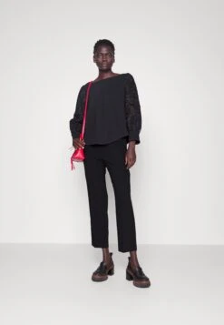 Chloé -Chloé ee3f55aa0c6a44b3acb7917fc7e6e3bd